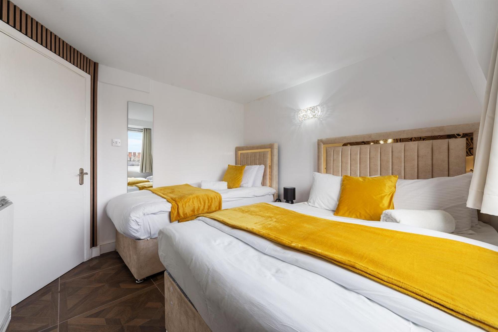 Stylish In The Heart Of Soho Your West End Escape! Gsg Londra
