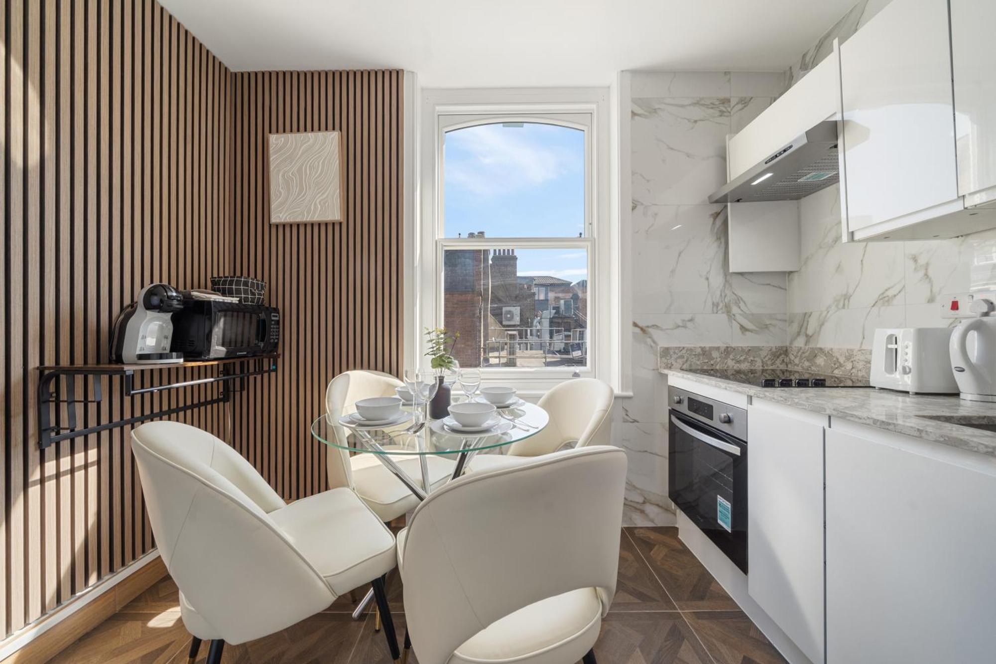 Stylish In The Heart Of Soho Your West End Escape! Gsg Londra